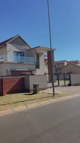 What A Time To Be Alive 🔥🔥 I Love Beautiful Houses #Property #ZamaLeBus #WildOlive #Northridge #propertymanagement #propertyinvestment #house #Homes #bloemfontein #bloemfonteintiktoker👍 #bloemfontein🇿🇦 #bloemfonteintiktoker🇿🇦♥ #UFS #CUT #comrades #runner #Running 