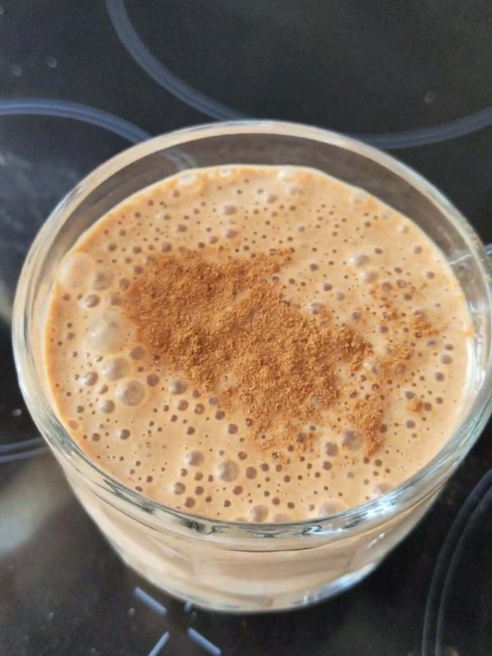 Proteína para ganar masa Muscular 💪🏾 INGREDIENTES: Bananos  Crema de maní  Avena en hojuelas  Algarrobina  Nestle  Nesquik Hielo  Leche entera  POWER WHEY PROTEIN Canela en polvo  . . . . .  Tomarlo 3 veces al día si eres delgado. Ir al GYM 💪🏾 comer de 5 a 6 veces en el día para mayor efectividad.