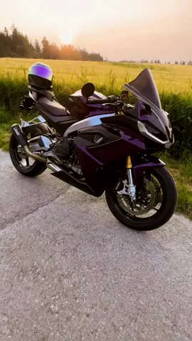 Feels like a dream✨ #bklf #agvpistagprr #aprilia #apriliars660 #rs660 #biker #italienbikes #fy #fyp #fyp≥ #viral #fyp:) #foryou #fypage #foryoupage #bikes #bikelife #bikelover