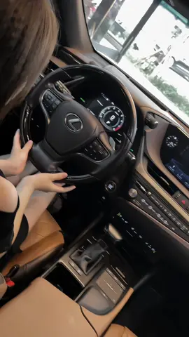 “Có người chọn tốc độ, có người chọn cảm giác lái. Bạn có chọn Lexus ES250 ? Đẳng cấp êm ái và sự bình yên.” LEXUS ES250 2021 sẵn tại AUTO BAHN HÀ NỘI. Chưa tới 2ty sở hữu chiếc xe cực đẳng cấp! #lexus #lexuses250 #xuhuong #vairal #autobahn #trending #fyp #tiktok #carluxury 