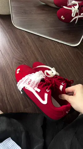 Đỏ cherry 🍒 #shopping #trendingvideo #giaysneaker #giathethao #lovetiktok 