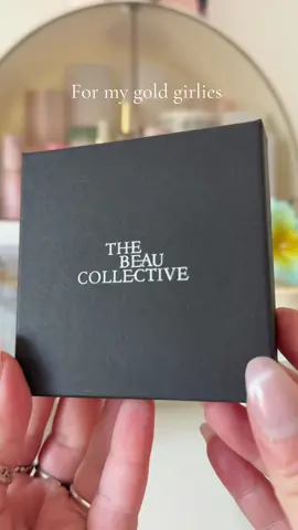 The prettiest bangle for summer ✨ @Thebeaucollective #thebeucollective#bowjewelry#bowaesthetic#goldjewelry  