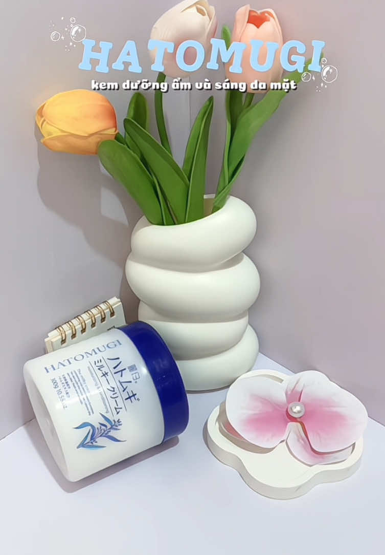 Kem dưỡng ẩm và sáng da được nhiều chị emm tin dùngg 🫰🏻 #duongam #lamtrangda #hatomugi #skincare #chamsocda #xuhuongtiktok #vairalvideo #trendingtiktok #tuongtactiktok #review #reviewlamdep ##reviewmypham #nhonaytenqinne #ilovetiktok #xh 