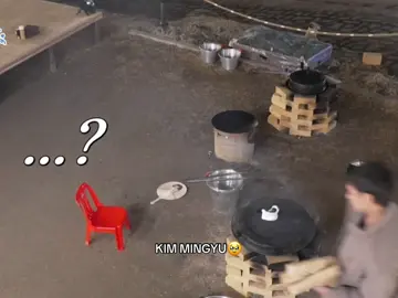 The way mingyu came out alone while everybody's sleeping to add more firewood for the gomtang wonwoo and minghao were making 🥹 #mingyu #kimmingyu #seventeen #seventeen17_official #fyp #fypシ #foryou #foryoupage 