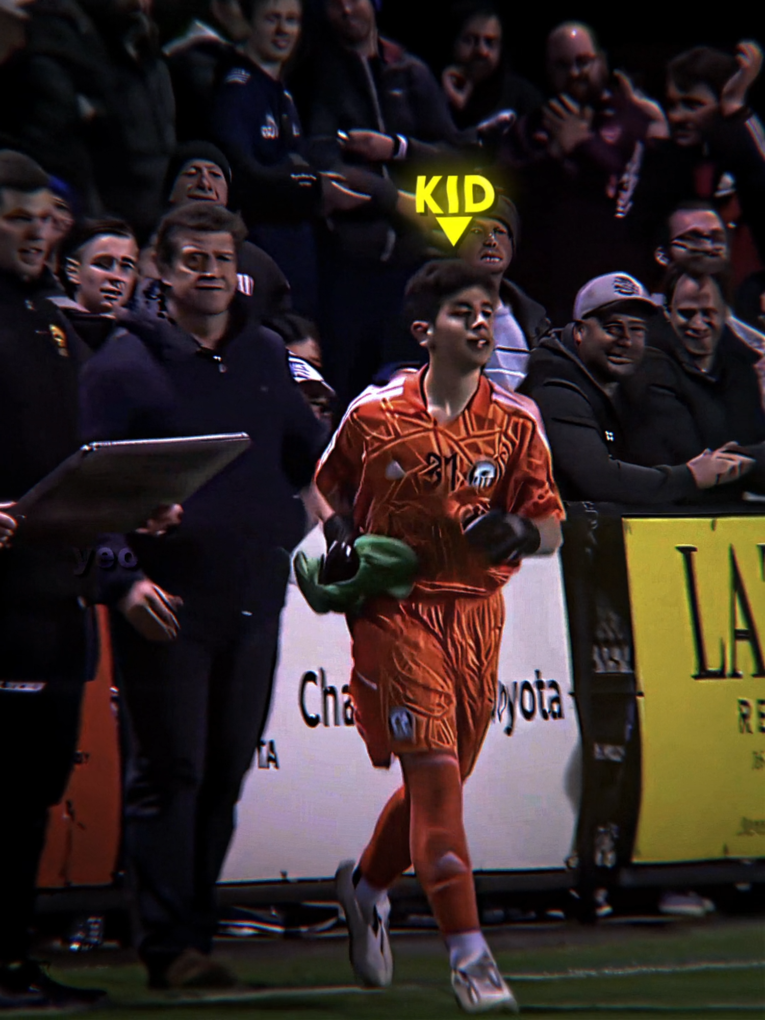 Child Goalkeeper vs Ronaldo + Carlos ☠️ #ronaldo #cr7 #cr7fans #goalkepeer #robertocarlos #football #viral #edit