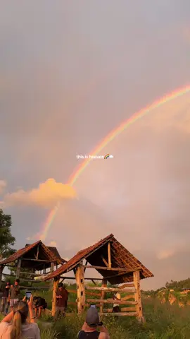 Is that real ????😳🌈🌺 #bali #nusapenida #rainbow #sunrisebali 
