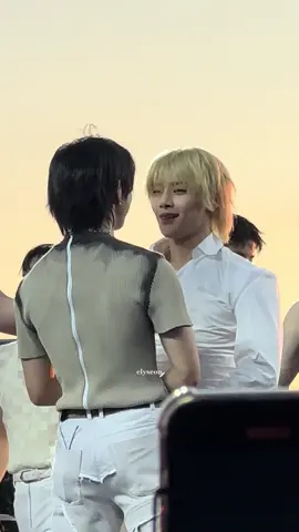 JEONGIN???! WHAT IS THAT SMILE??!? #jeongin #jeonginfancam #straykids #skzhydepark #skzfestival #skzlondon #concerttok #thunderous #kpopfyp #fyp #hanjisung 