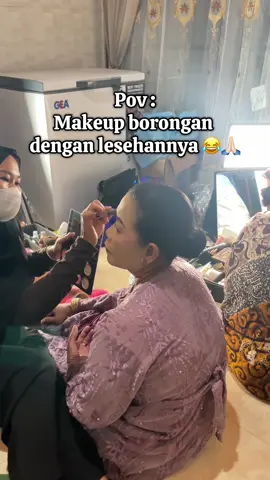 Sapa yg suka lesehan kalo ngejob ? 😂🙏🏻 #makeupwedding #makeupborongan #familybride #makeupkeluarga #makeupmama #muasidoarjo #muasurabaya #milleniamuateam 