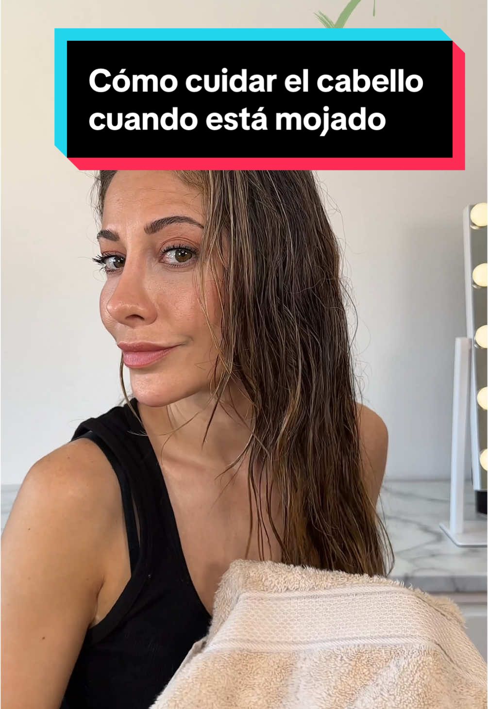Ahora sí: esto es lo que SÍ debes hacer cuando tu pelo está mojado 👀 Guárdalo, tu yo del futuro te lo va a agradecer ✨ protector térmico: ABC de @Redken  Secador: Helios de @ghdspain  @cepillo de púas suaves: Fingerbrush de @Olivia Garden Europe  #HairCareRoutine #HealthyHairTips #HairTok #BeautyTips #CuidadoCapilar #HairAdvice #redkenspain 