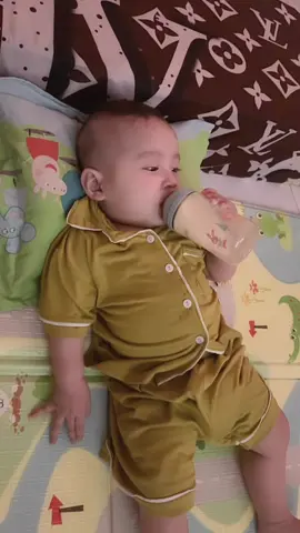 Đánh chén 1bình 200ml rồi đi ngủ nè cô chú ơi …😜 #embedangyeu #Tiger 