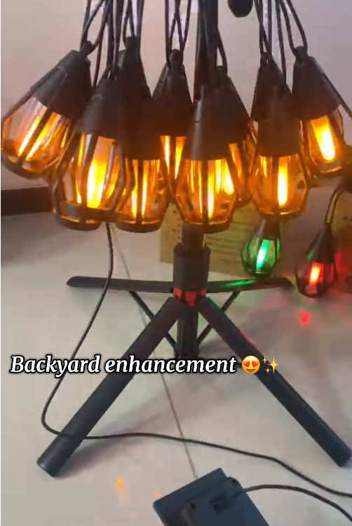 These solar flame string lights completely transformed my outdoor space ✨🏕️😍 They’re 48ft long with 15 LED bulbs that give off the prettiest flickering flame effect — no wires, no plugs, just solar power! ☀️✨ They’re waterproof, energy-saving, and automatically light up when the sun goes down 🌙💡 Perfect for patios, garden nights, or cozy front yard vibes. Perfect for bbq nights with friends and family ✨#solarlights #solarflamelightstring #outdoor #summervibes #backyardvibes #campinglife 