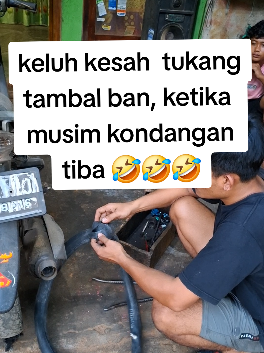 keluh kesah tukang tambal ban,ketika musim kondangan bolo 🤣🤣🤣 #fyp #tukangtambal #tukangtambalban #viral #komediankocak #komedianmekanik #fypシ゚viral #mekaniktiktok #mekanikmuda #bengkel #mekanik #bengkelmotor 