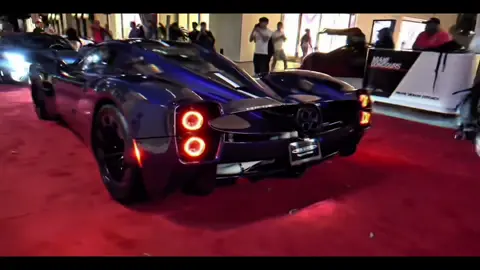 What do yall think? 💭 #pagani #paganihuayra #paganihuayraroadster #hypercar #cartok #caredit #cars #carcommunity #carspotting #recommendations #viral #trending #supercar #fyp Clips: Mike supercars top speed on YT 