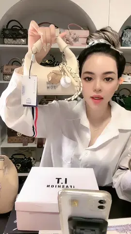 Tinh hoa hội tụ 🫣..                #tiktoklive #tiktok #thoitrang #txastore #tuixach  