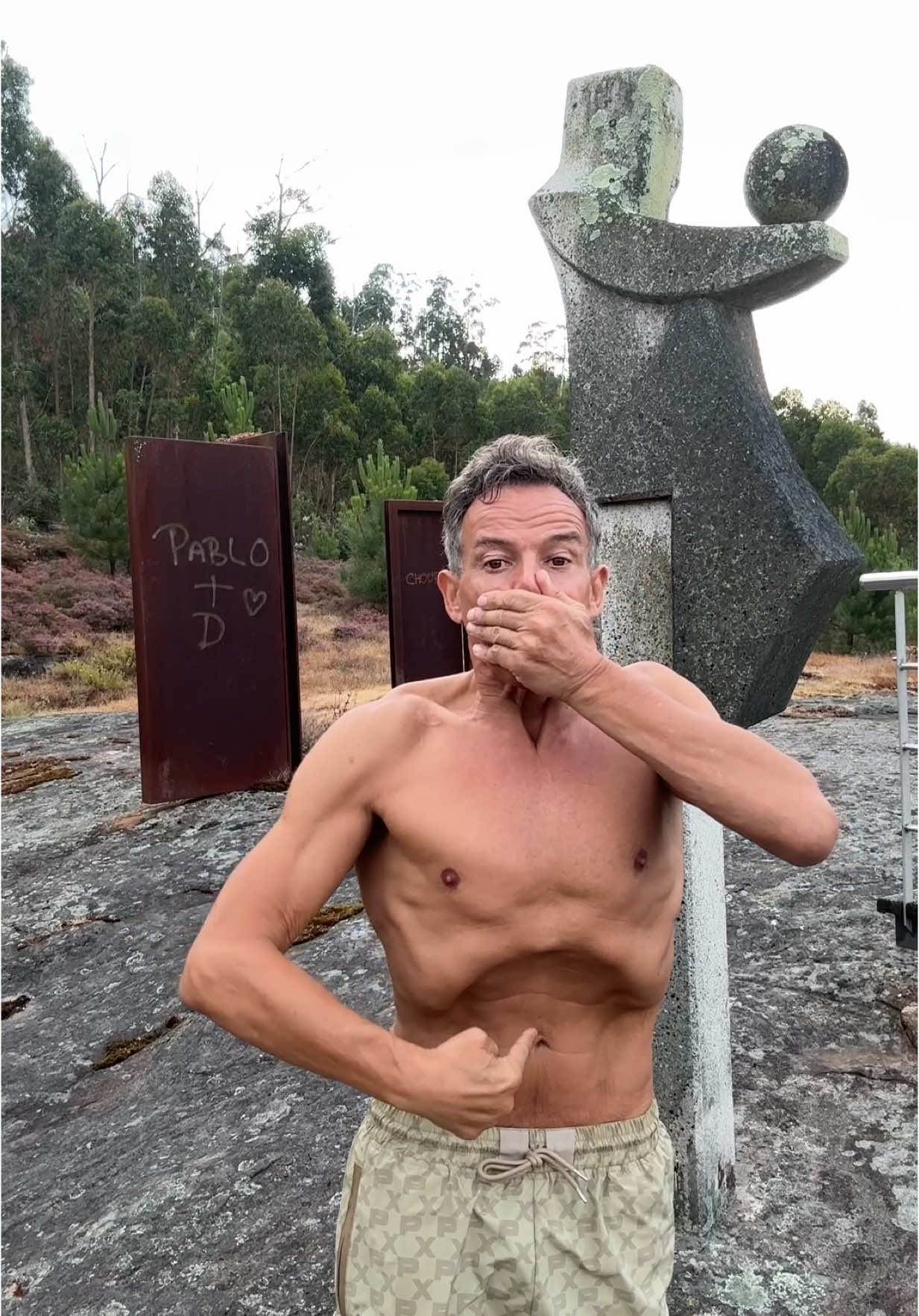 3️⃣ TRUCOS PARA SER ➕ FELIZ Relajar el músculo de la felicidad  😃 La tristezay disgustos lo contraen  😩 El nervio vago lo inerva  ⚡️ También es el principal músculo de la respiración  🫁 Siempre involucrado en el dolor de espalda  😖 Es la cama 🛌 del corazón  ❤️  Cuando está tenso 😬 el corazón ❤️ está en un puño  👊  Los profesores de ejercicio físico poco saben sobre él 😳😱 Los Yoguis 🧘🏿‍♀️ la tienen muy en consideración Los neurofisiológicos apuntan al mismo sin darse cuenta  😜 En 2075 se hablará y se cuidará del día diafragma   #diafragma #felicidad #salud #entrenamiento #inteligente 