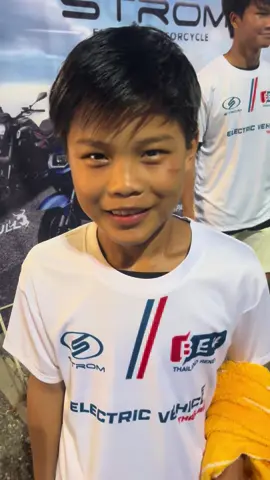 เพิ่งรู้ว่าใบตองเค้าเป็นFCน้องตูน มีหรือพี่อย่างเราจะไม่จัดให้ เพิ่งจะเห็นน้องเขินก็ตอนนี้ 🤣 @ใบตองชอบกินผัดไทยใส่กุ้ง🎉🍩🌷  #ข้าวหลามบางแสนไฟท์คลับ  #บางแสนไฟท์คลับ🥊  #bangseanfightclub 