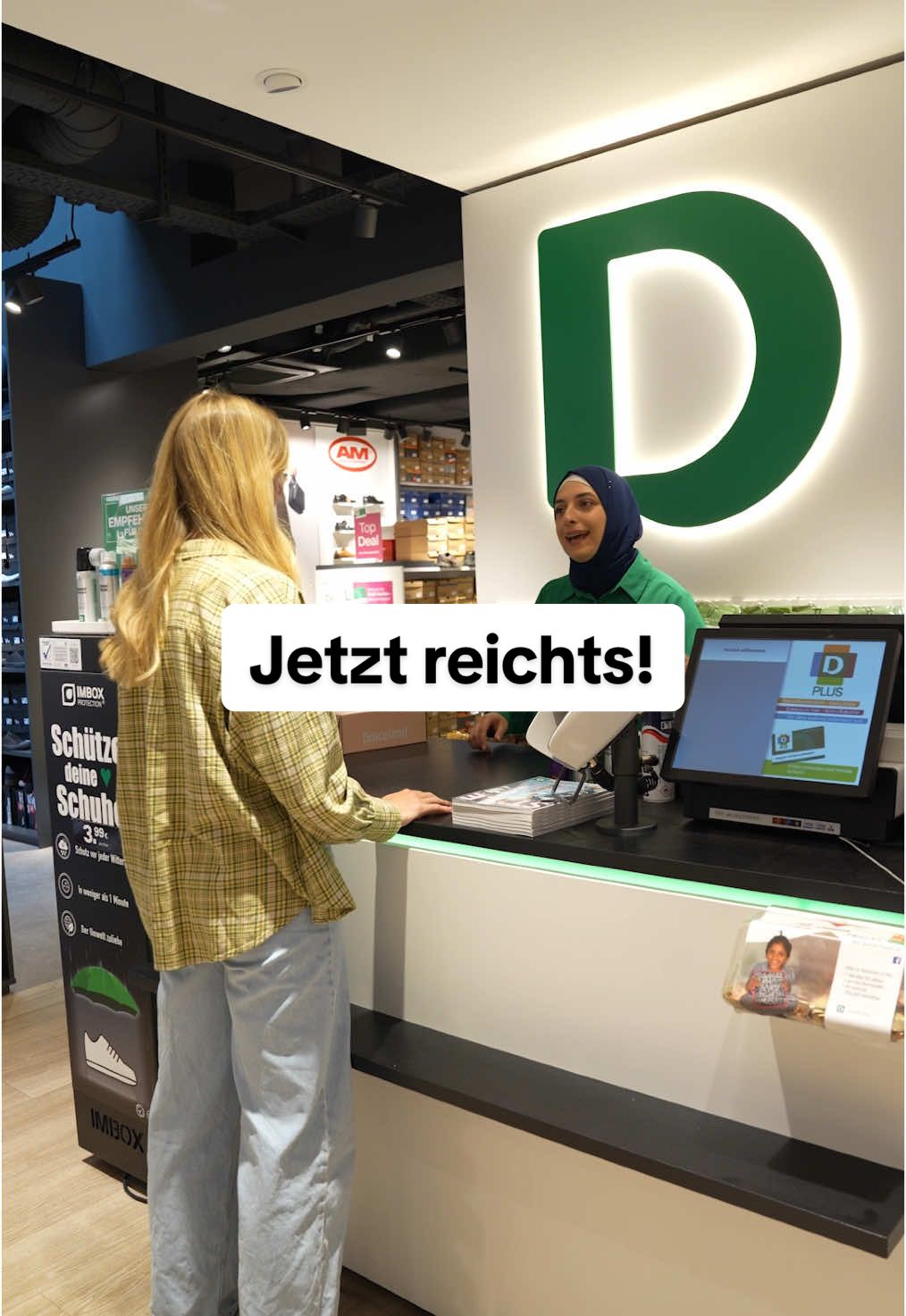 Freitags machen die Gehirnzellen was sie wollen 😅 #deichmann_at #einzelhandel #schuhe 