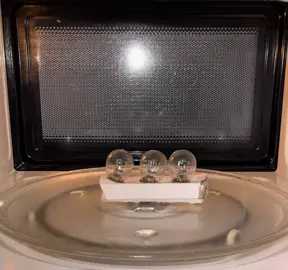 Microwave VS Light bulb 💡 🛋️🤯💣 What's next?#lamp #light #bulb #explosion #game #microwave #experiment 