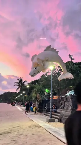 Someone go help that fish! #ikan #fish #beach #zsoltzsemba #bali #indonesia #sunset #fishing #ai 