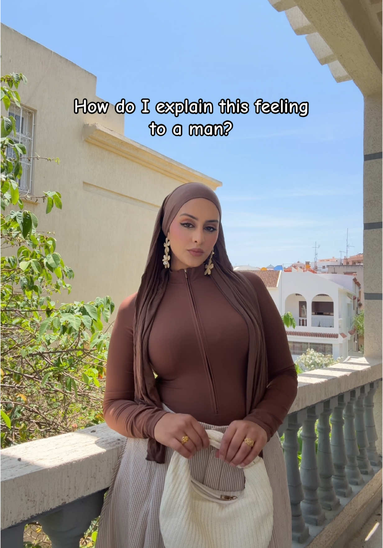 Makeup perfect, body tea, outfit 🔥 #vacationfit #vacationmode #vacationvlog #vacationoutfits #tangier #morocco #fashiontiktok #hijabi #hijabers 