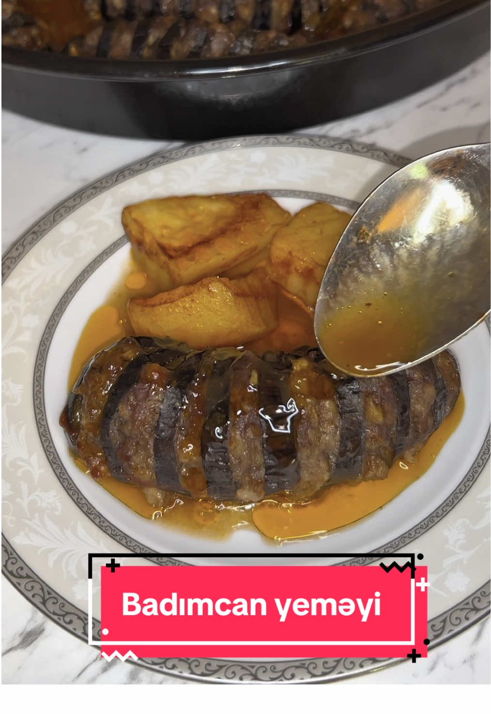 Badımcan yeməklərini sevirsiz?🍆🍆🍆@aviasales.az #reklam  Resept: 500 q ət 2 ədəd soğan 5-6 ədəd badımcan 2 x.q tomat Yarım stəkan duru yağ Duz, istiot #yemək #resept #asanresept #kolaytarifler #pratik #patlıcan #badımcan 