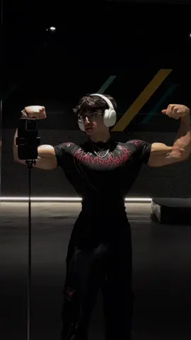 locked in a lil | @Breathedivinity code euan #GymTok #fyp #bodybuilding #transformation 