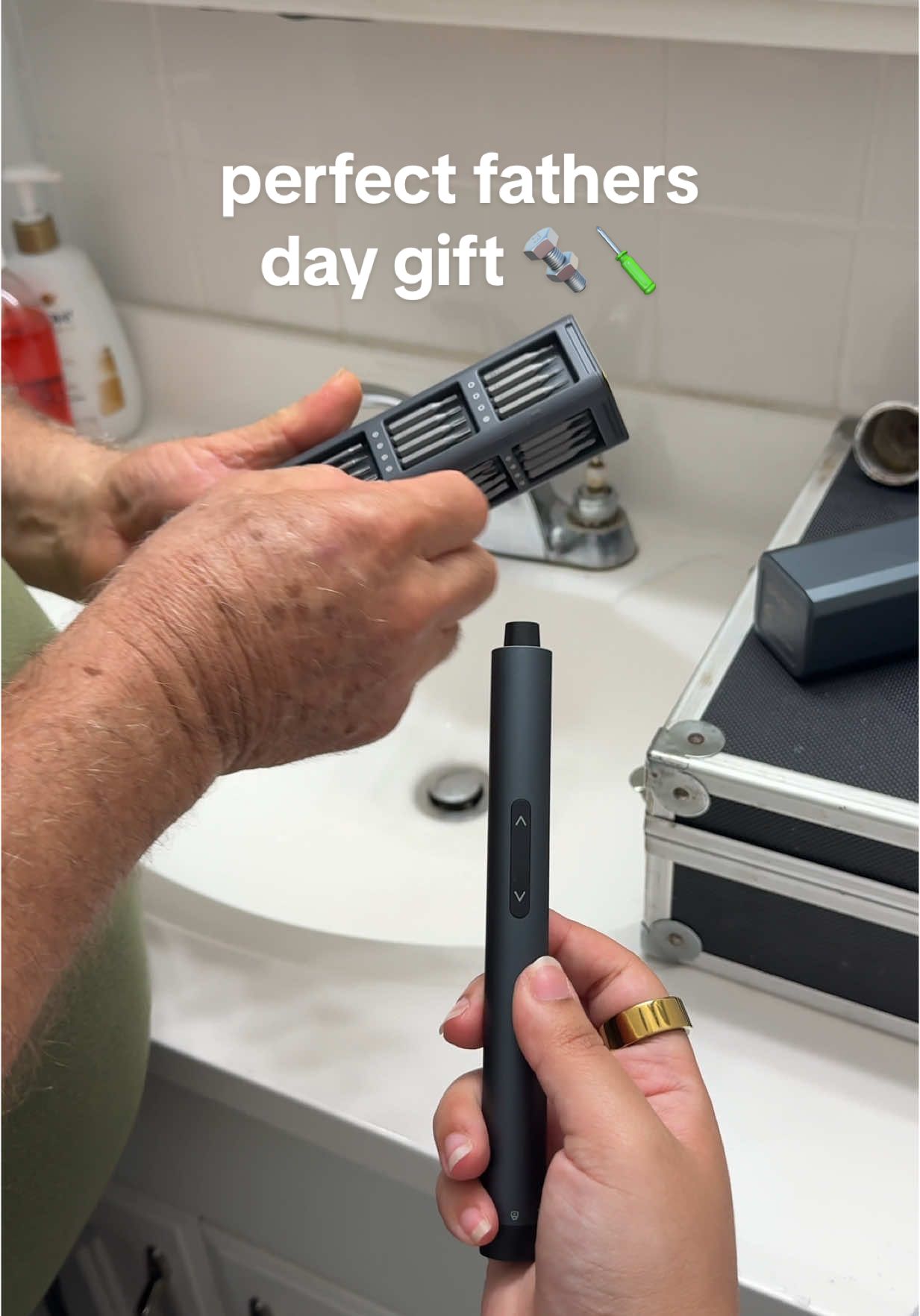 I can’t believe I just found this gift right on time for Father’s Day right here on Tiktok Shop! Don’t wait and get yours now by clicking on the shopping cart below, your dad will thank you! 👏🏼👏🏼🙂‍↕️ #FathersDay #FathersDayGift #GiftForDad #DadGift #giftfordad #handiman #handyman #handymantools #toolsformen  