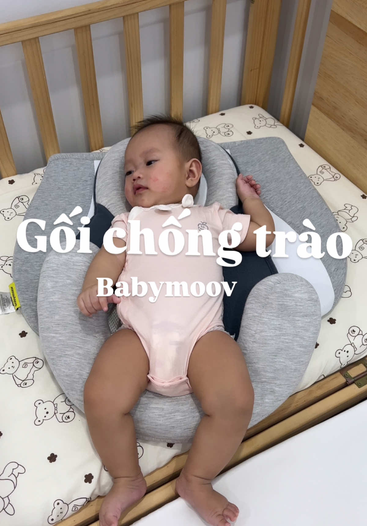 Trả lời @Mthu0303 1 chiếc gối chống trào không thể nào thiếu trong hành trình chăm con nha các bố mẹ ui. Với gối chống trào babymoov này giải quyết được rất nhiều vấn đề muôn ấy. Rất đáng để đầu tư cho con á nha 🥰☺️ #goichongtraonguoc #babymoov #momlife #tamsumebimsua #hanhtrinhlamme #dailyvlog 