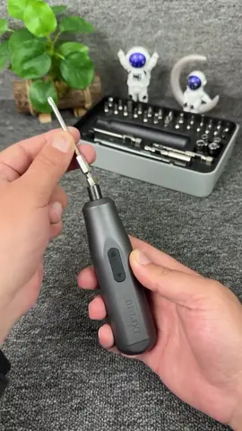 🔧 Chave de Fenda Elétrica de Precisão – Kit 46 em 1 ⚡ Recarregável | Compacta | Pontas magnéticas ultra precisas Ideal para manutenção de eletrônicos, óculos, relógios e muito mais! 🛠️ Ferramenta prática, moderna e indispensável no seu dia a dia! 🆔 ID Shopee: AKD-TKB-FDC #ChaveDeFendaElétrica #KitFerramentas #FerramentaDePrecisão #ManutençãoEletrônica #EletrônicosDIY #Kit46em1 #PontasMagnéticas #ChaveDePrecisão #FerramentasInteligentes 