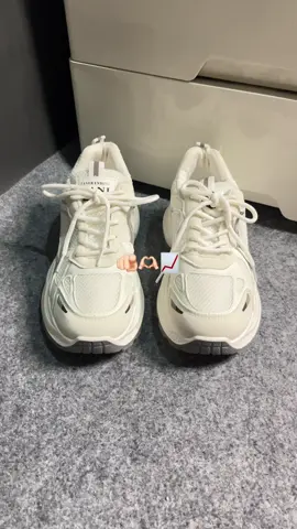 belinya di keranjang kuning yaww🫶🏻😚 #sepatu #sneakers #sepatuviral 