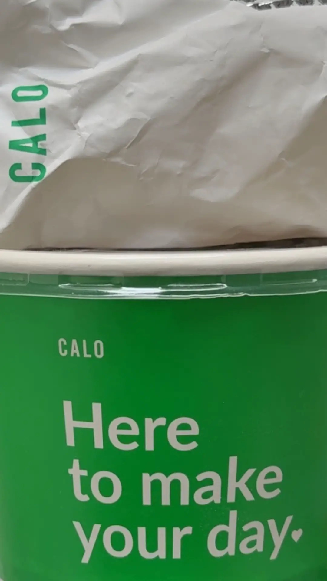 طالعة وشايلة هم الوجبات ، وتذكرت كالو مضبطيني 🤣💪🏽 @calo.ksa  