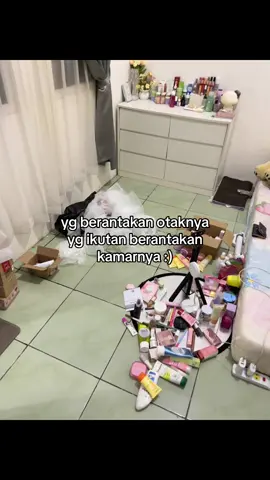 gpp sih kamar berantakan kalo berantakannya duit semua 😖💗 #foryoupage 