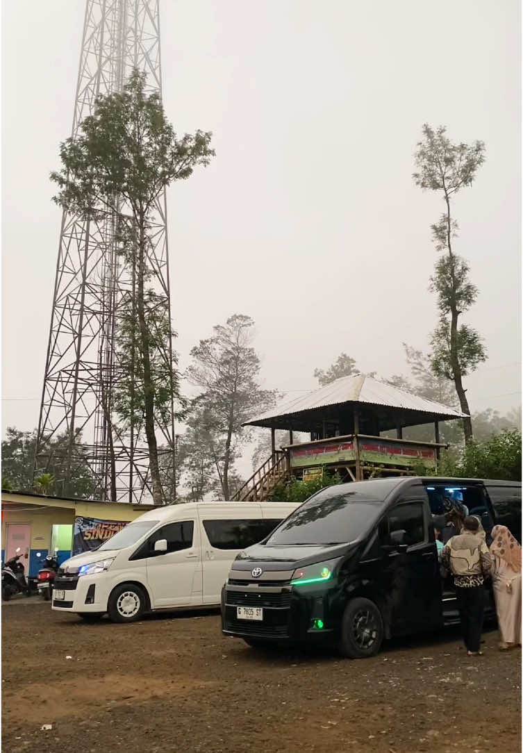 Hiace Premio 14 Seat - Android Tv - ⁠Karaoke - ⁠Premium Sound - ⁠Luxury Interior - ⁠Comfortable Seat - ⁠Driver Experience Konsultasikan Rencana Perjalanan Anda Bersama Kami 👋🏻☺️ WhatsApp : 08993324597 Online Buka 24 Jam #rentalmobilpekalongan #rentalmobilbatang #rentalmobilpemalang #sewahiace #sewahiacepekalongan #sewahiacebatang #sewahiacepemalang #sewahiacetegal #hiace #hiacepremio #hiacejateng #hiaceindonesia #driver #drivermuda #wisata 