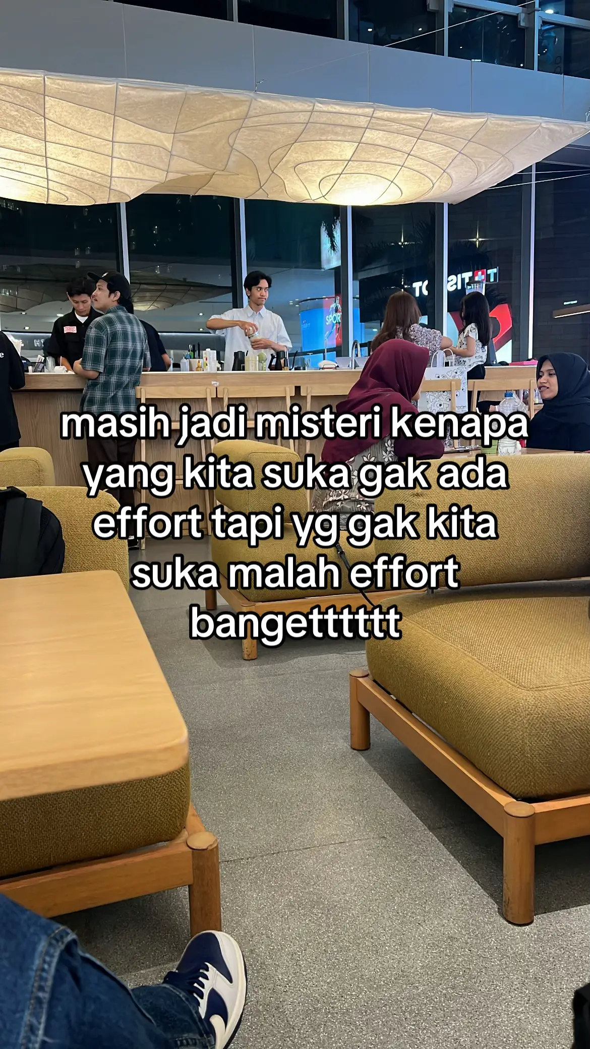 Bingung bangettt,  btw Kurasu matcha lo enak bngttttt