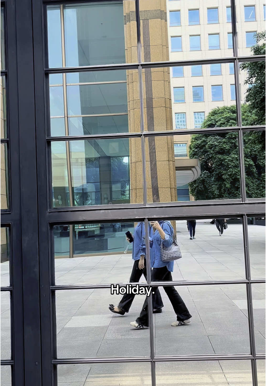 Jalan jalan setitik @gitaahas🕊️🕊️  #budakcorporate #pegawaibank #jalanjalan #fyp #scbd #viral #OOTD #ootdhijab 