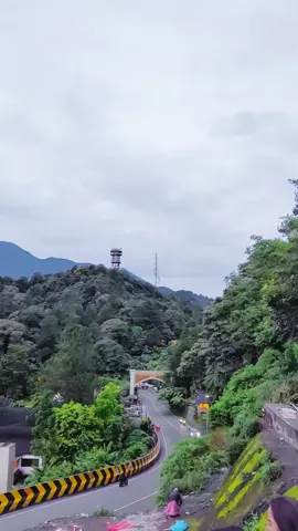 puncak pass Bogor  niatnya nyari sunrise disini, cuma gagal karena mendung  #puncakpass #puncakbogor #puncak #bogor #pixel7pro #xyzbcafypシ #fuji #freevideo #fypage #fyp #mots? 