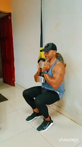 Rutina total body. Cualquier lugar es bueno para entrenar en esta ocasion puse mi imaginacion  en accion y les traigo esta rutina #gymmotivation🏋️‍♀️ #GymLife #abuelofit #50fitgym #gymlifestyle #arraijanpanamaoeste❤️ #unamas #paratiiiiiiiiiiiiiiiiiiiiiiiiiiiiiii #wellness #homepersonaltraining #fitstrong #workout #