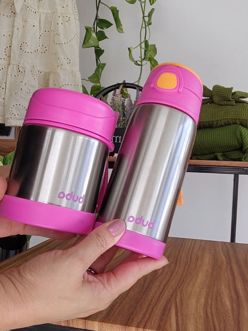 Garrafinha e potinho térmico da @Buba !  Mantém a temperatura e o charme na hora do lanche! Prático, fofo e perfeito pro passeios ou para a escola! #criança #lojaonline #Pequerruchos #Básico #filho #buba #potetermico #garrafatermica #bebe 