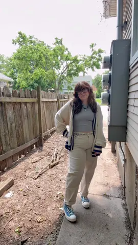 OOTD. I lost my favorite glasses 😔🤘🏻 #OOTD #midsize #midsizefashion #outfit #midsizestyle #alternative #freepeople #converse #midwest 