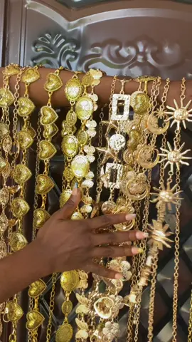 For the Gold girls #gold #waistchain #waistchainjewellery #uniquejewelry #lovewaistchain #gemscraftstudios #earthygirlinnigeria #earthyaesthetic #earthyblackgirl 