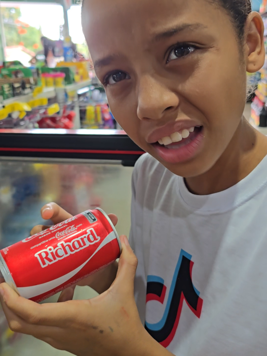 Acho que não tem🥲 alguém já viu? 