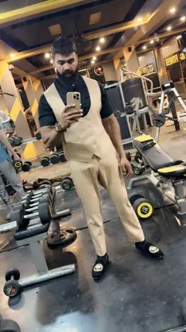 Gym style❤️#ulqufam #foryou #funnyvideos #gympranks #viralvideo #style #model #pakistan #fyp #happylife #personaltrainer 