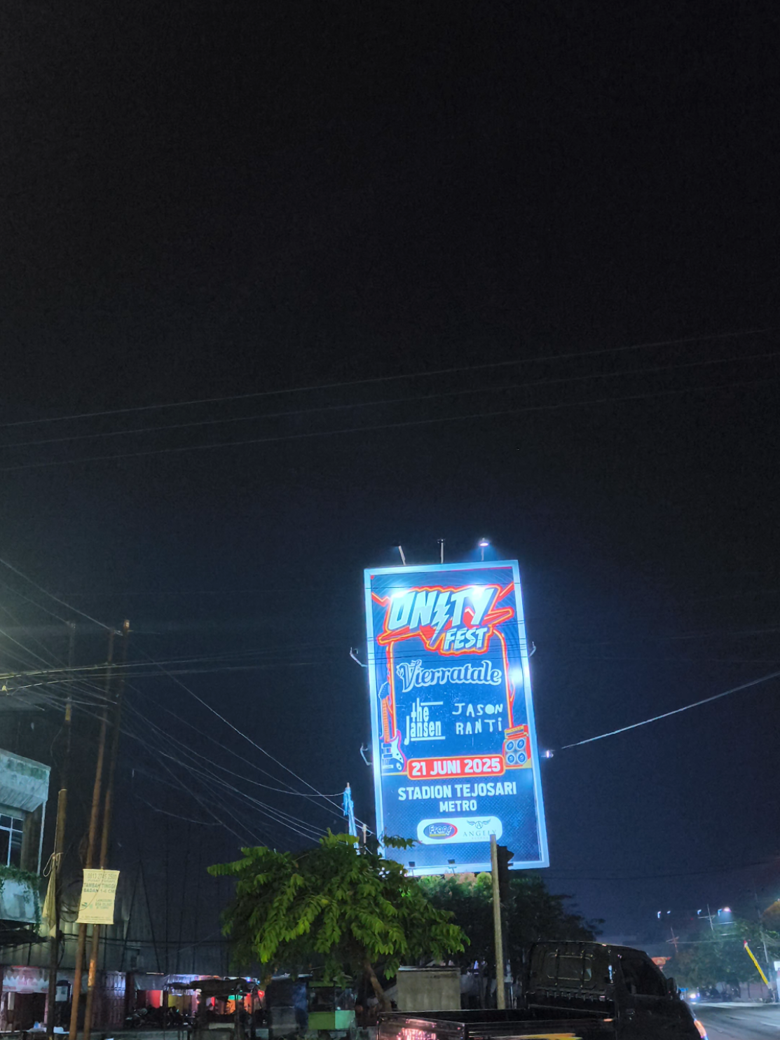 baliho atau billboard sudah terpasang di area bandar jaya🙌 #thejansen #vieratale #jasonranti #stadiontejosari #konsermusik #konsermetro #bandarjaya #lampung 