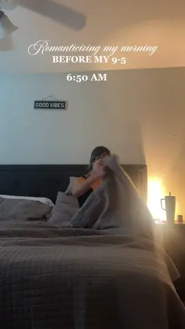 How I set myself up for a good day before the work day 🫶 #diml #morningroutine #corporatelife 