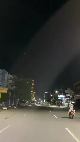 Suasana Jl Gajahmada Semarang, adakah yang punya kenangan di sepanjang jalan ini? #semarangstory #semarangtiktok #semaranghujan #semarangvibes #semaranghits #mentahanvideo #semarang24jam #semarang #kotasemarang #sadvibes #sadstory #galaubrutal🥀 #semarangpride #fyp #xyzbca
