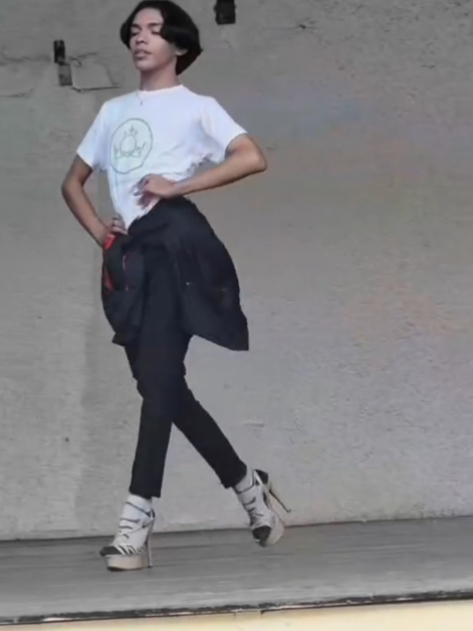 que tu arte sea sinónimo de buen gusto ✨🫦  #fyp #catwalk #model #miss #lgbt🏳️‍🌈 #pridemonth #drag #Runway #gay  #leon 