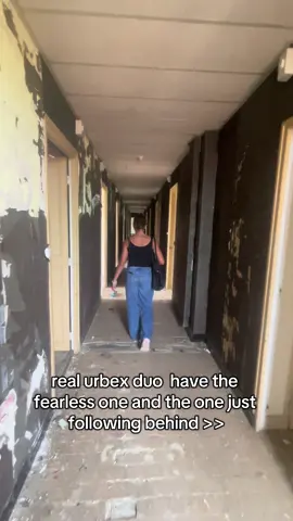 the fact that it always switches depend on where we’re exploring lmao #urbexworld #urbex #duo #relatable #nayurbex #urbexfrance #urbexing #hotel #abandoned 