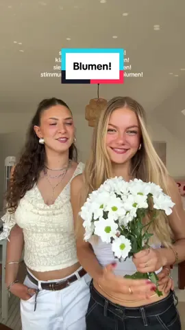 was kann ein strauß blumen nicht richten?😌😂 #wlw #beziehungsmomente #typischbeziehung #typischpaare #blumen 