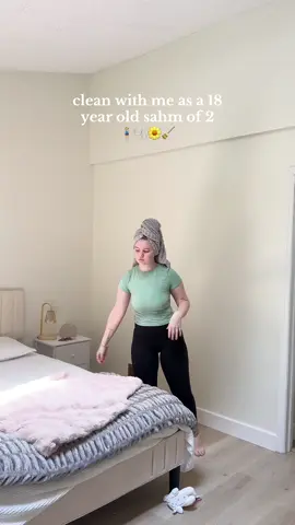 I need some color in this room like now 😂 I want blues or pastels would be so cutie #MomsofTikTok #teenpregnancy #momlife #sahm #sahmlife #clean #cleaning #cleanwithme #pregnancy #mom 