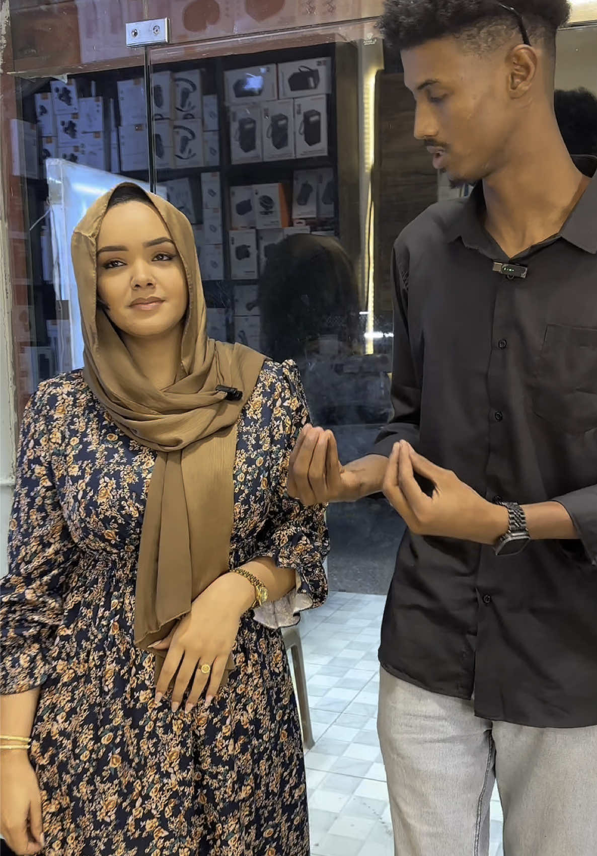 لمن تكون بتحب التحشيش و كيسك فاضي 😂🌹@سنووبي♥ @⚜️🤍_MOHNAD_YASSER_🤍⚜️ #سودانيز_تيك_توك_مشاهير_السودان #sudanese_tiktok #الشعب_الصيني_ماله_حل😂😂 
